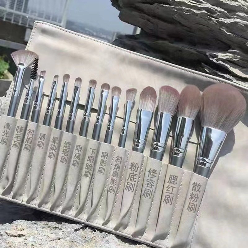 First-time beginner makeup brush suit powder brush eye shadow brush blush brush Cangzhou full set of beauty brush super soft