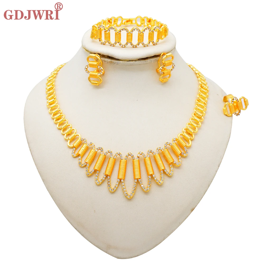 Golden Chain-Link Jewelry Set – Necklace, Bracelet & Earrings - Image 9
