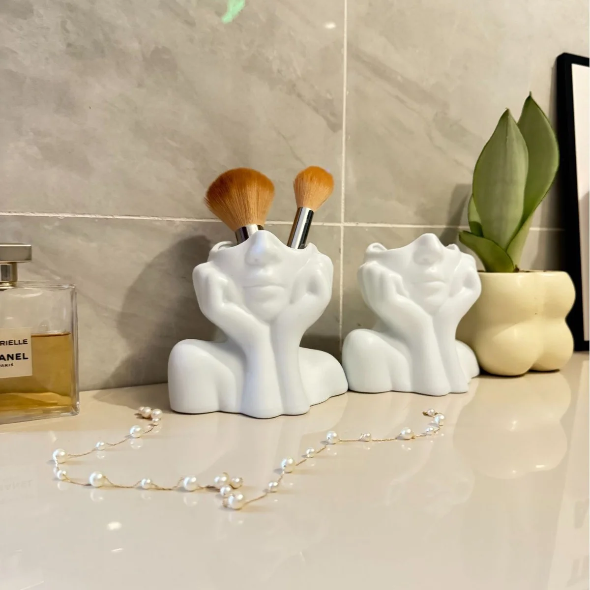 Makeup Brush Holder,Human Face Art Desktop Decoration,Vase,Compatible with Makeup,Eyebrow Pencils,Home Organizer,Plastic Material - Image 3