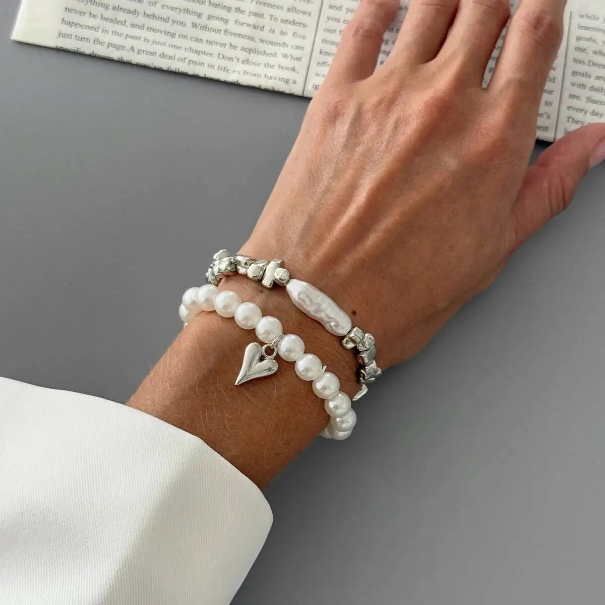 2Pcs/Set Elegant Imitation Pearl Bracelet for Women Bohemian Elastic Rope Chain Bracelet with Heart Pendant Jewelry Gift - Image 3